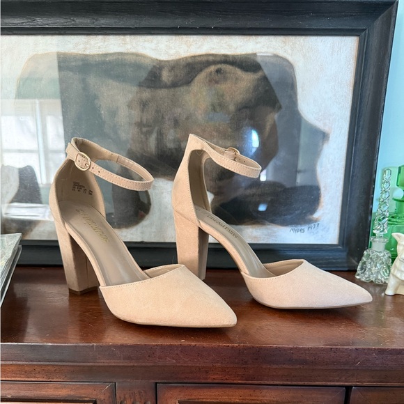 💫Dream Pairs Beige Dressy Chic Ankle Strap Block Heels - Picture 10 of 11